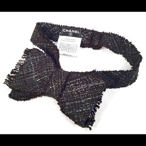 Chanel FW05 2005 Boucle Tweed Bow Tie